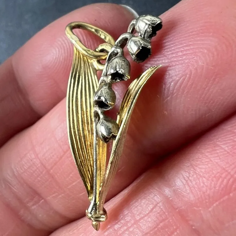 Pamono Vintage French Lily of the Valley Charm Pendant in 18 Karat White and Yellow Gold, 1940s