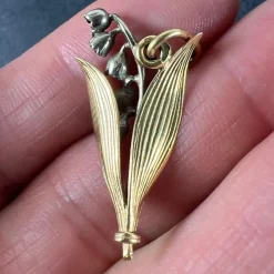 Pamono Vintage French Lily of the Valley Charm Pendant in 18 Karat White and Yellow Gold, 1940s
