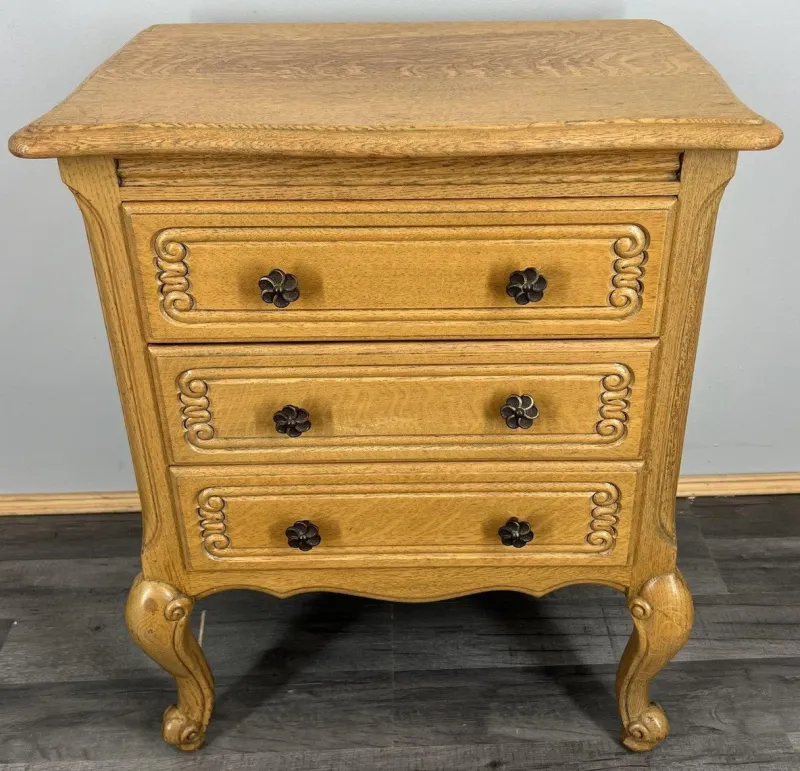 Pamono Vintage French Oak Bedside Tables, Set of 2> Nightstands