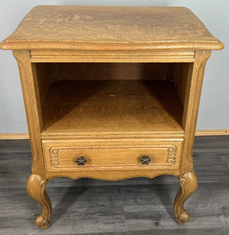 Pamono Vintage French Oak Bedside Tables, Set of 2> Nightstands