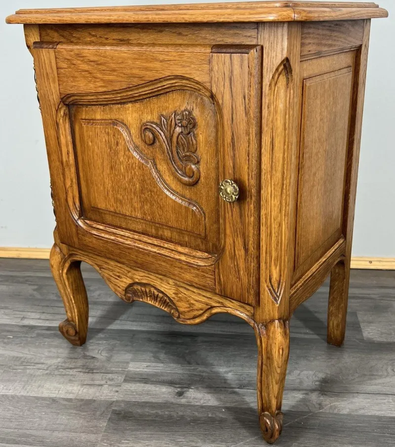 Pamono Vintage French Oak Bedside Tables, Set of 2> Nightstands