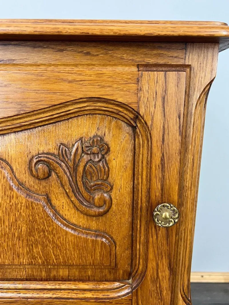 Pamono Vintage French Oak Bedside Tables, Set of 2> Nightstands