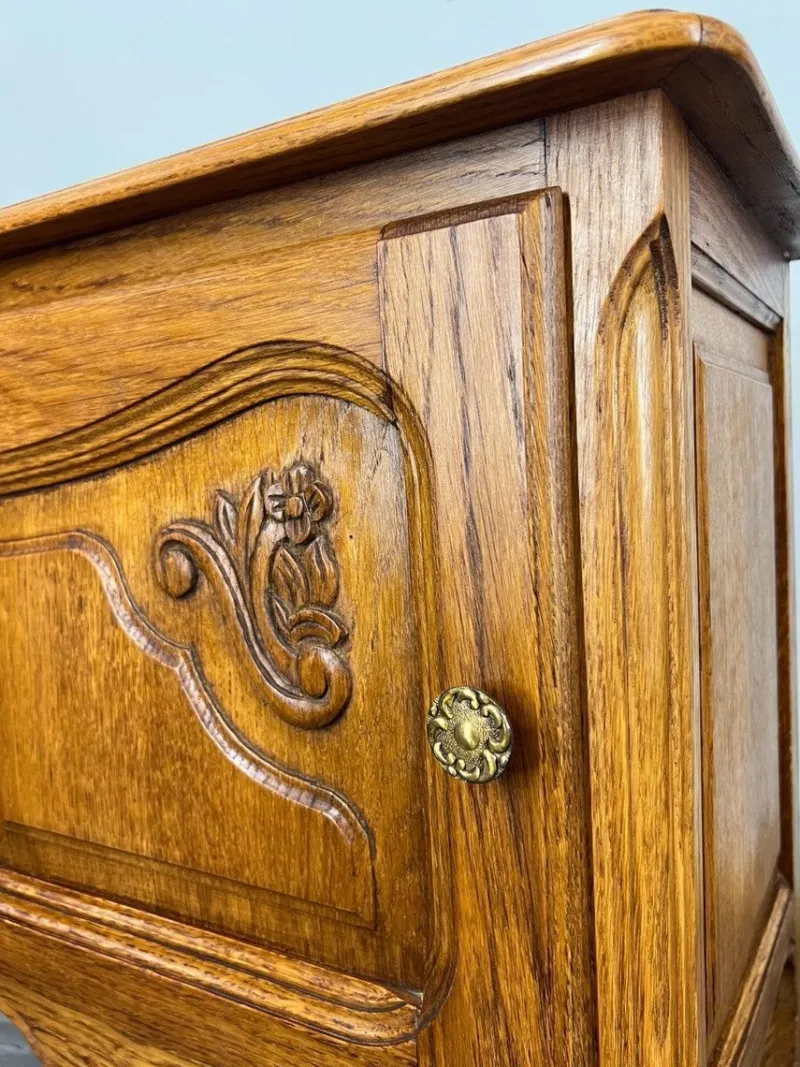 Pamono Vintage French Oak Bedside Tables, Set of 2> Nightstands