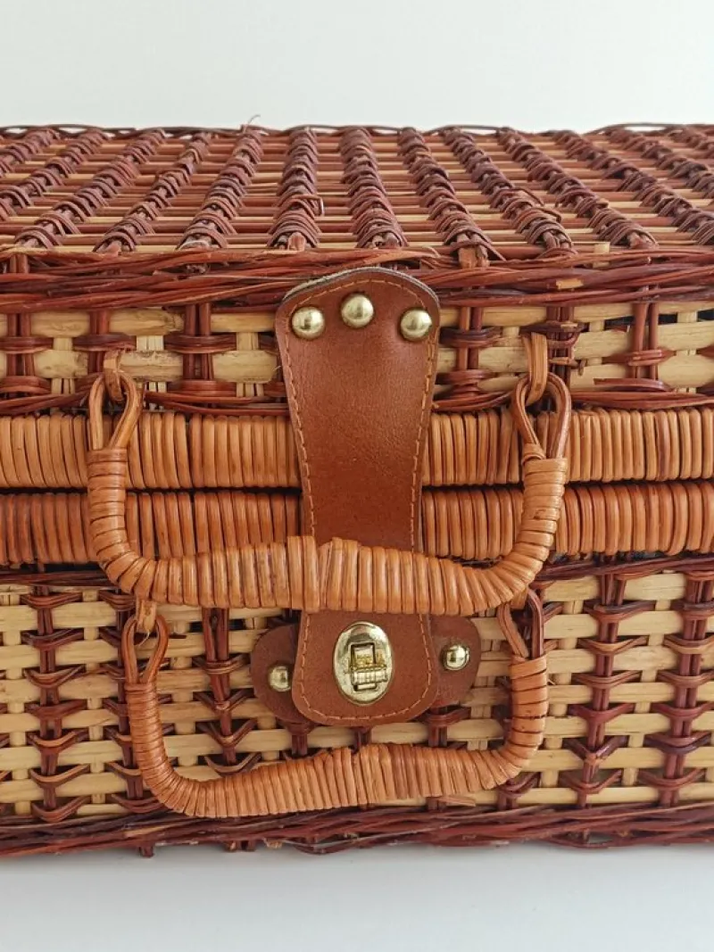 Pamono Vintage French Picnic Case in Wicker, 1940s> Trunks Crates & Baskets
