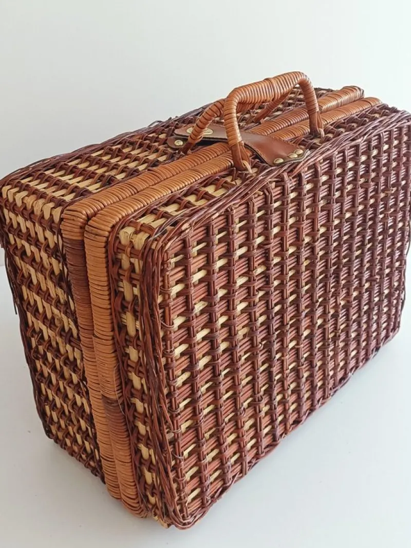 Pamono Vintage French Picnic Case in Wicker, 1940s> Trunks Crates & Baskets