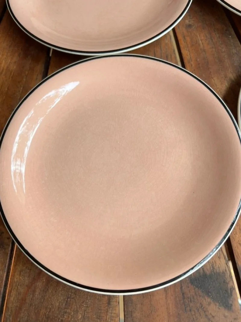 Pamono Vintage French Pink Dessert Plates by Villeroy & Boch, 1930s, Set of 4> Dinner Plates & Bowls