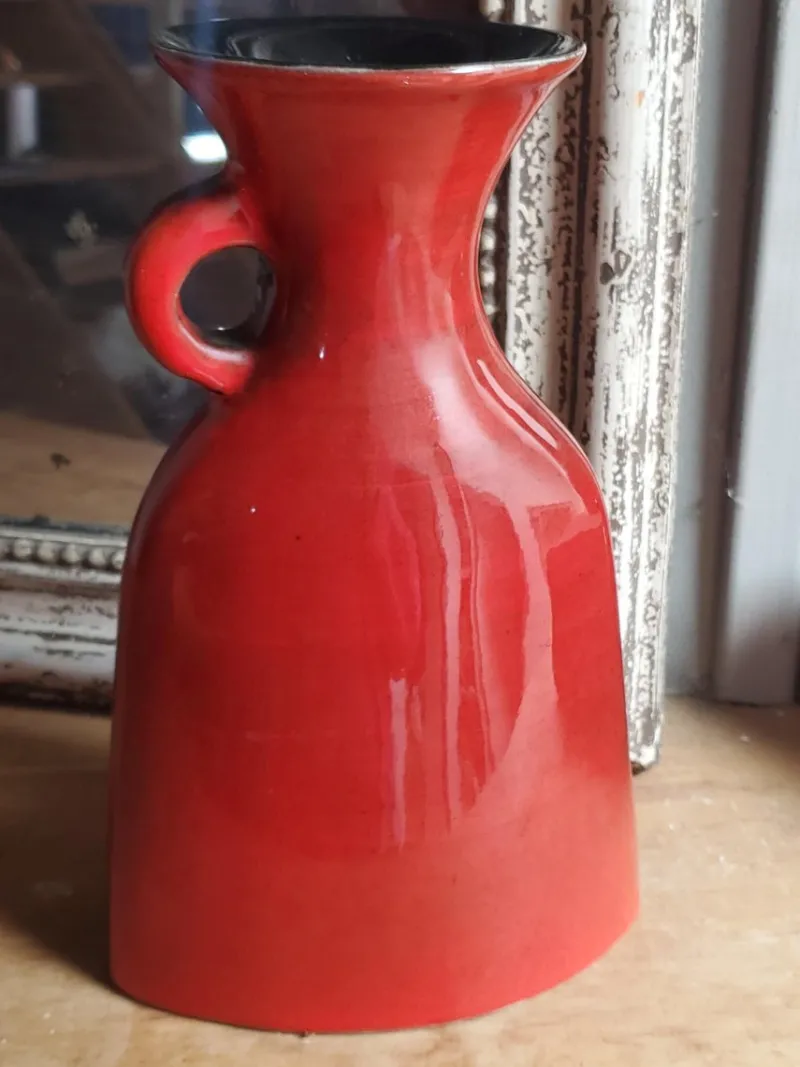 Hot Pamono Vintage French Red Glazed Studio Pottery Vase with Female Portrait by Jean de Lespinasse, 1950s