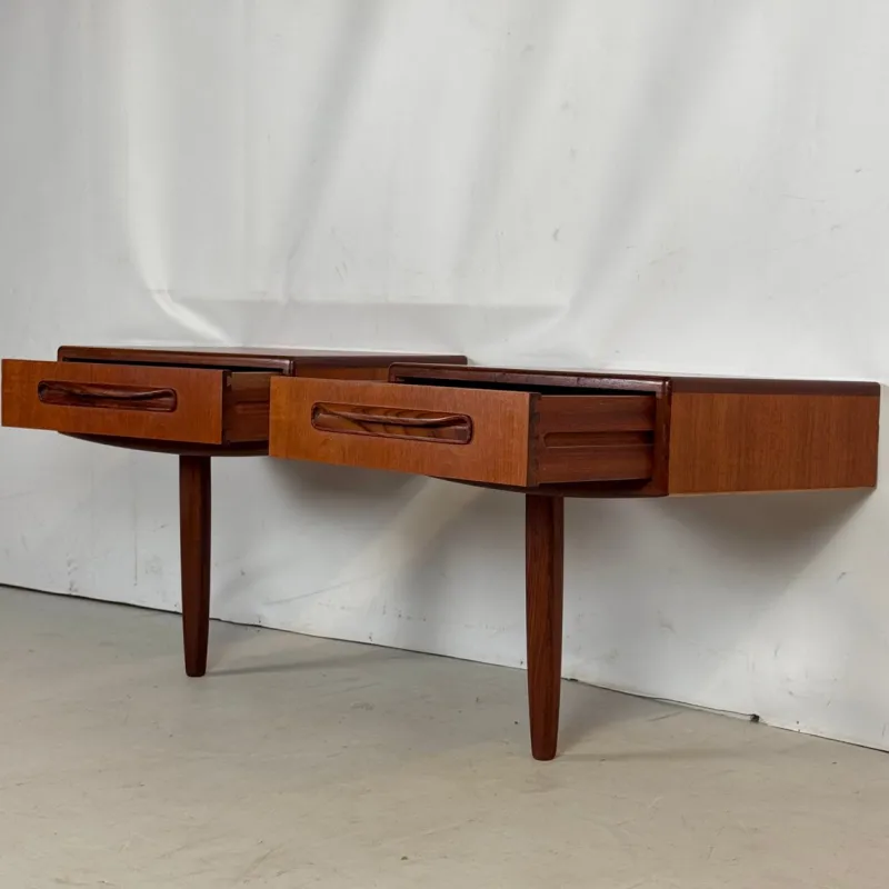 Pamono Vintage Fresco Bedside Tables from G-Plan, 1970s, Set of 2> Nightstands