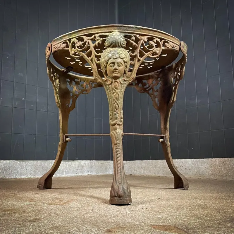 Pamono Vintage Garden Table in Cast Iron> Garden Tables