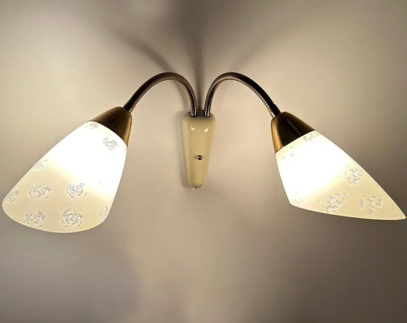 Pamono Vintage Glass Sconces, 1950s, Set of 2> Wall Lights & Sconces