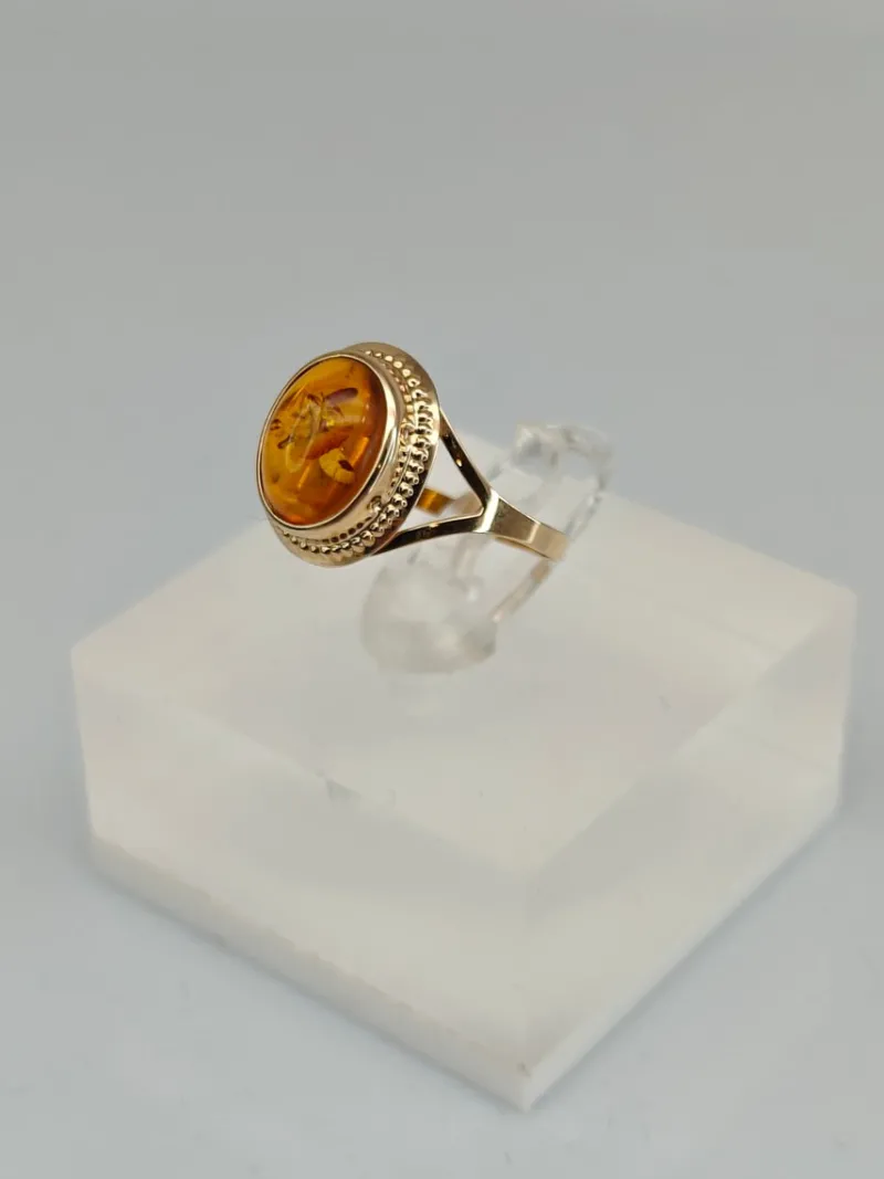 Sale Pamono Vintage Gold Set of Ring and Earrings with Baltic Amber, 1970s, Set of 3