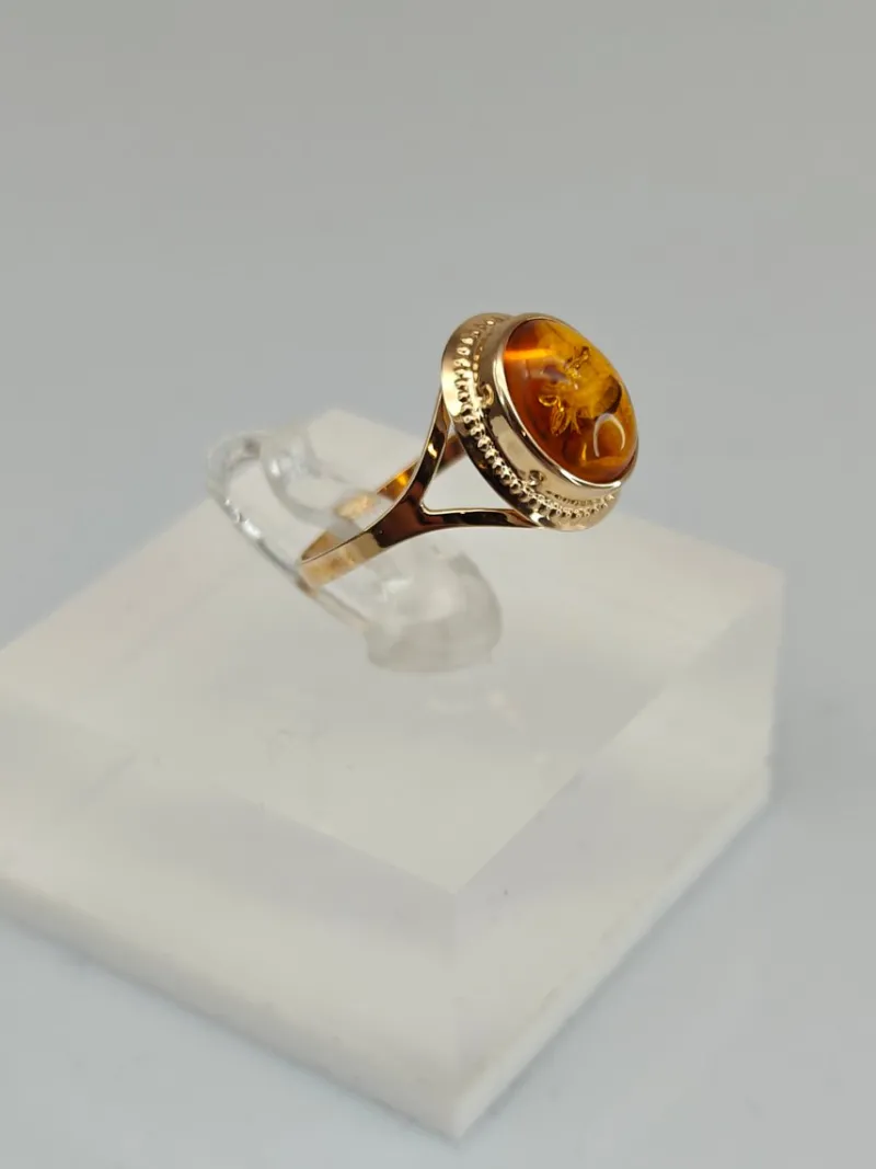 Sale Pamono Vintage Gold Set of Ring and Earrings with Baltic Amber, 1970s, Set of 3