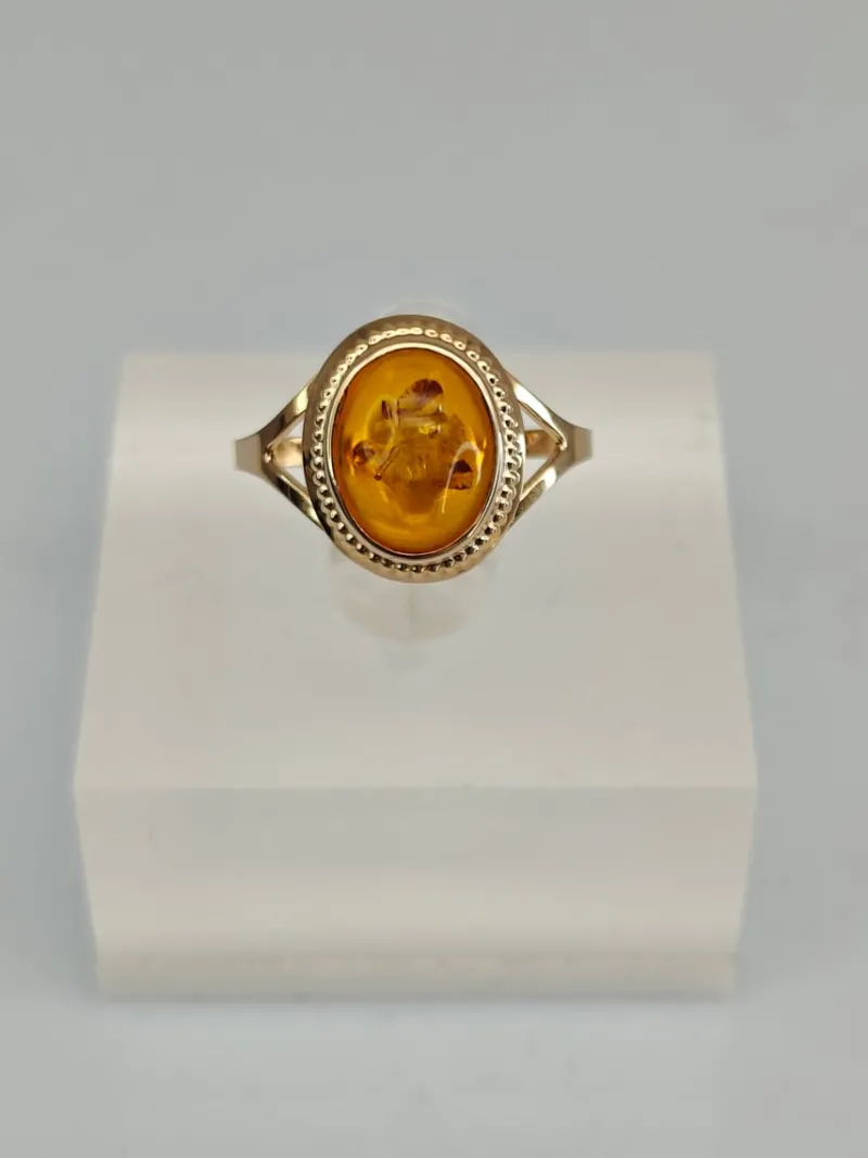 Sale Pamono Vintage Gold Set of Ring and Earrings with Baltic Amber, 1970s, Set of 3
