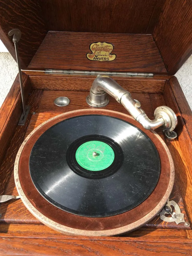 Pamono Vintage Gramophone in a Cabinet by Jupiter Mark Bevete, 1920s> Electronics