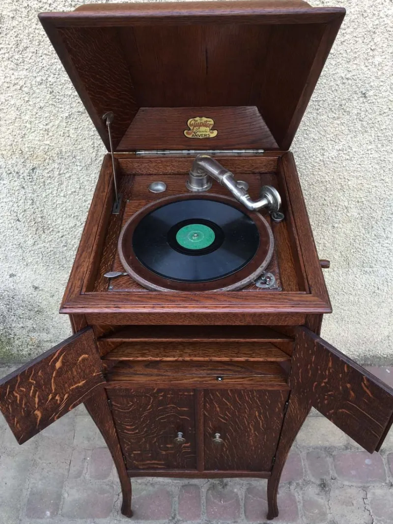 Pamono Vintage Gramophone in a Cabinet by Jupiter Mark Bevete, 1920s> Electronics
