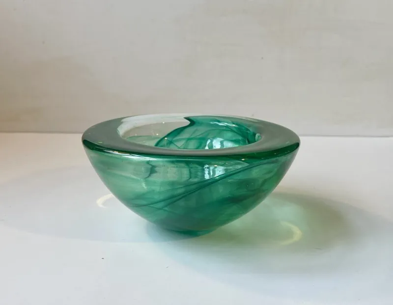 Pamono Vintage Green Atoll Art Glass Bowl by Anna Ehrner for Kosta Boda, 1980s