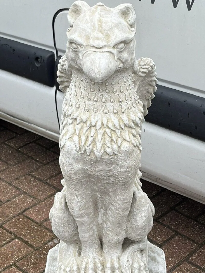 Sale Pamono Vintage Griffins on Architectural Columns, Set of 2