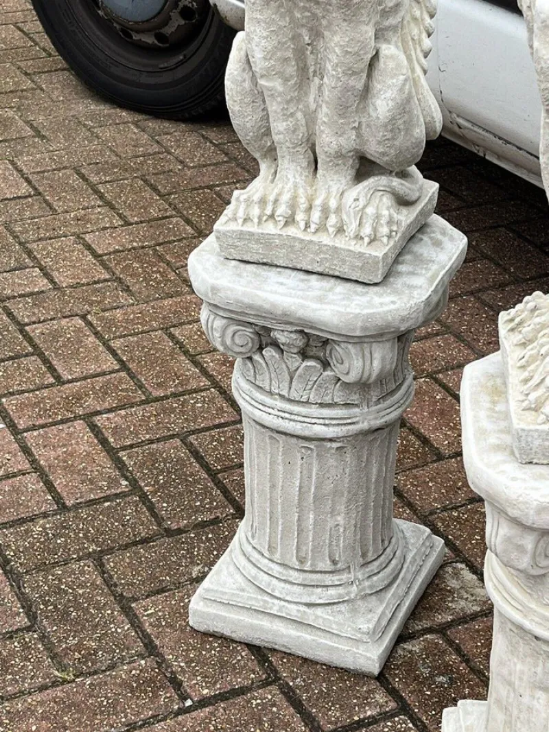 Sale Pamono Vintage Griffins on Architectural Columns, Set of 2