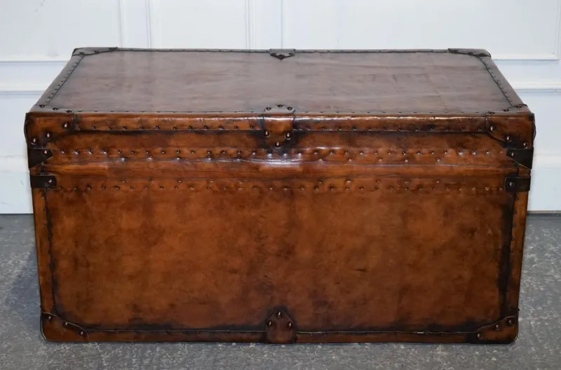 Pamono Vintage Hand-Dyed Brown Leather Lockable Storage Trunk