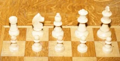 Pamono Vintage Honey Oak Chess Board Coffee Table With Chess Set><noscript><img width=