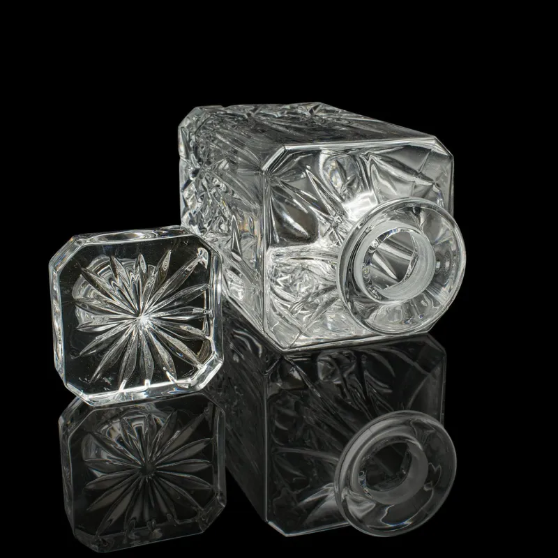 Hot Pamono Vintage Irish Whiskey Decanter with Cut Crystal Glass, 1960s