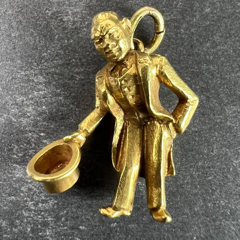 Pamono Vintage Italian 18 Karat Yellow Gold Lucky Gobbo Hunchback Charm Pendant, 1950s> Necklaces