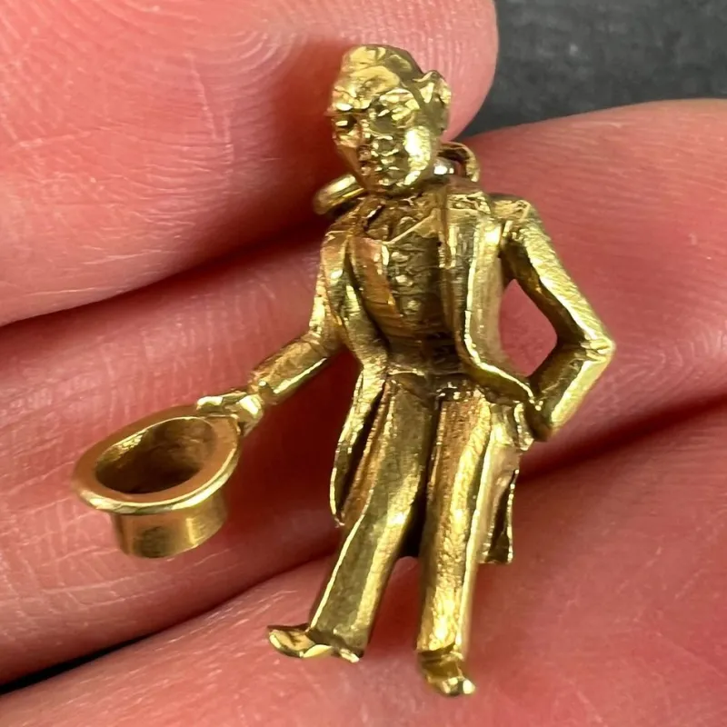 Pamono Vintage Italian 18 Karat Yellow Gold Lucky Gobbo Hunchback Charm Pendant, 1950s> Necklaces