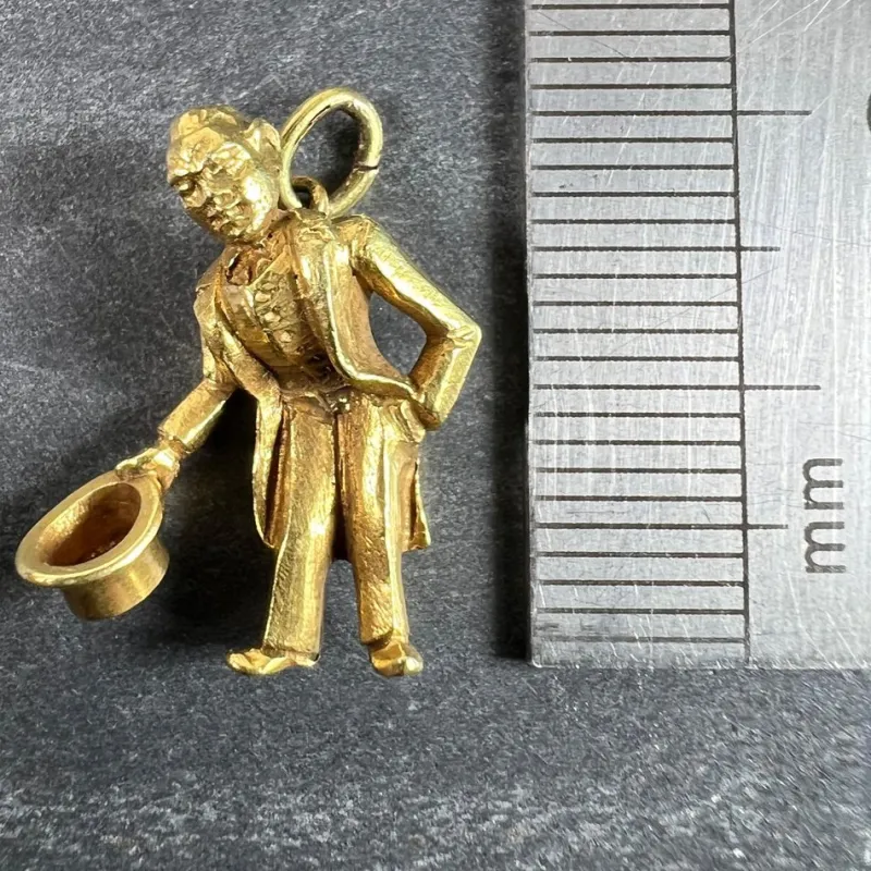 Pamono Vintage Italian 18 Karat Yellow Gold Lucky Gobbo Hunchback Charm Pendant, 1950s> Necklaces