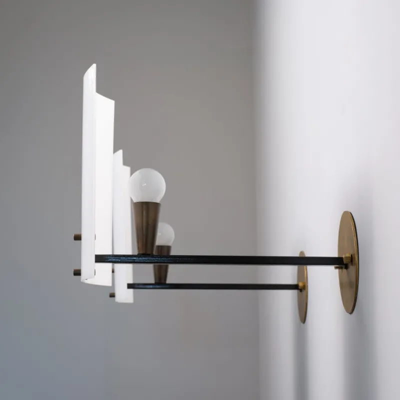 Pamono Vintage Italian Brass Sconces with Curved White Diffusers, 1950s, Set of 2> Wall Lights & Sconces