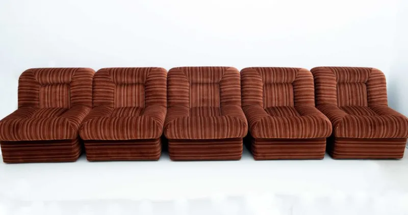 Outlet Pamono Vintage Italian Modular Armchairs and Coffee Table in Velvet, 1970, Set of 6