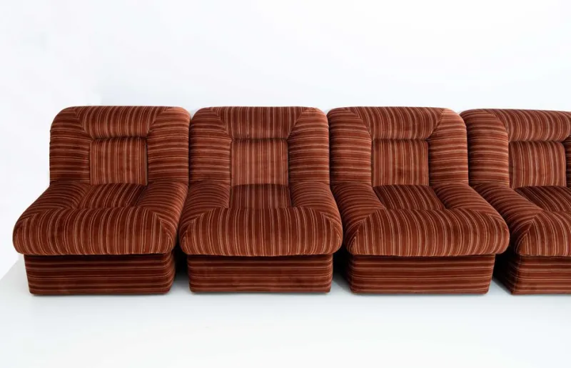 Outlet Pamono Vintage Italian Modular Armchairs and Coffee Table in Velvet, 1970, Set of 6
