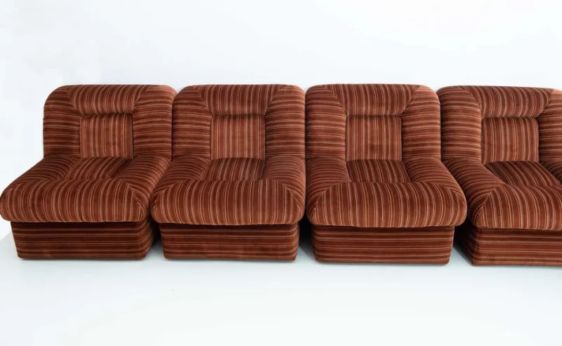 Outlet Pamono Vintage Italian Modular Armchairs and Coffee Table in Velvet, 1970, Set of 6