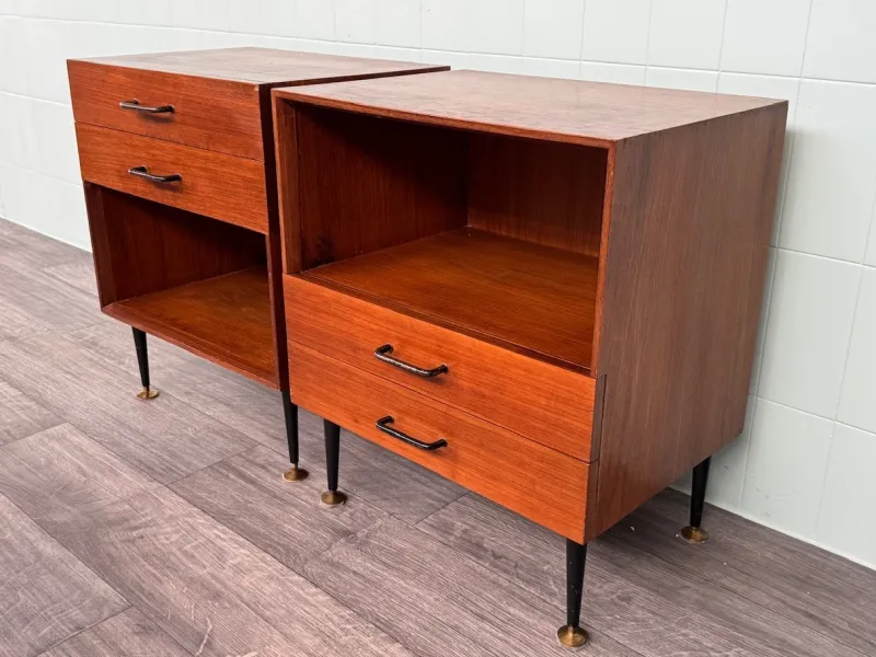 Pamono Vintage Italian Nightstands with Metal Legs, 1950s, Set of 2> Nightstands