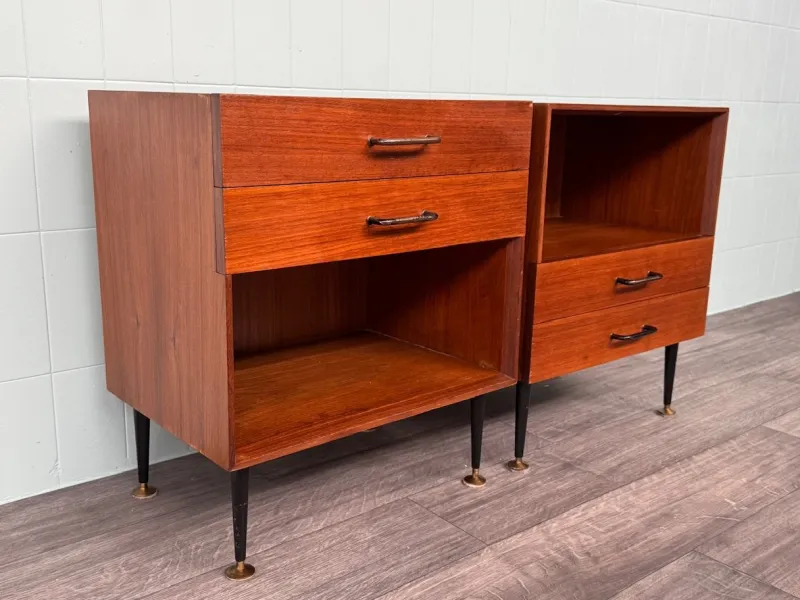 Pamono Vintage Italian Nightstands with Metal Legs, 1950s, Set of 2> Nightstands
