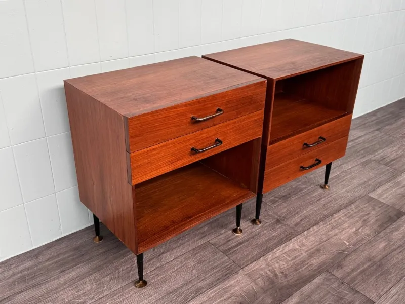 Pamono Vintage Italian Nightstands with Metal Legs, 1950s, Set of 2> Nightstands