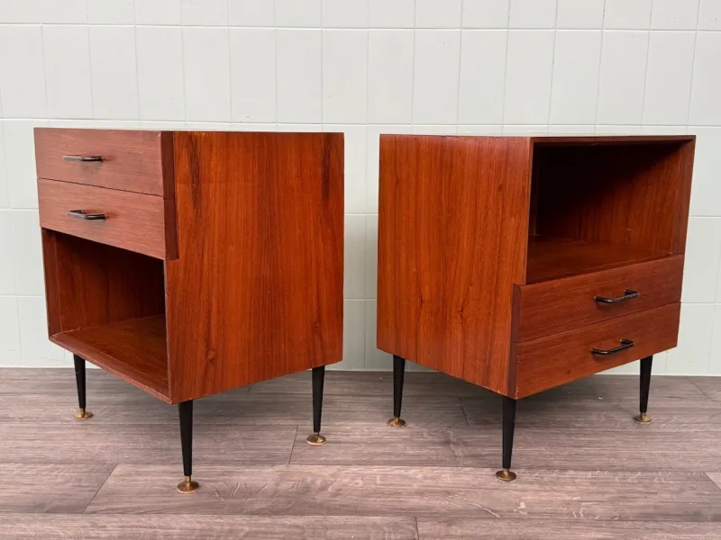 Pamono Vintage Italian Nightstands with Metal Legs, 1950s, Set of 2> Nightstands