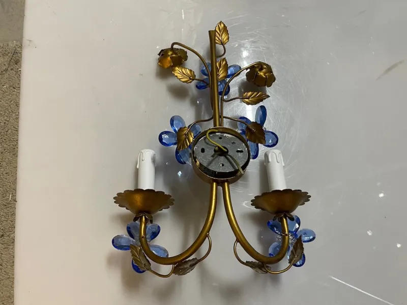 Pamono Vintage Italian Tole & Murano Glass Flower Wall Sconces, 1960s, Set of 2> Wall Lights & Sconces