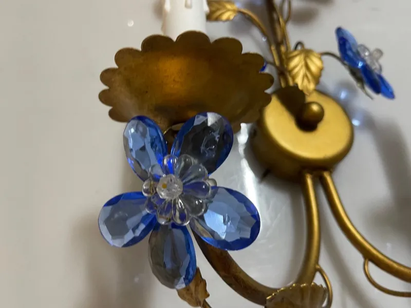 Pamono Vintage Italian Tole & Murano Glass Flower Wall Sconces, 1960s, Set of 2> Wall Lights & Sconces