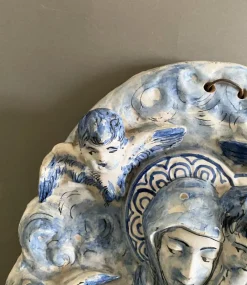 Pamono Vintage Italian White and Blue Pottery Holy Water Font with Little Angels, 1950s><noscript><img width=