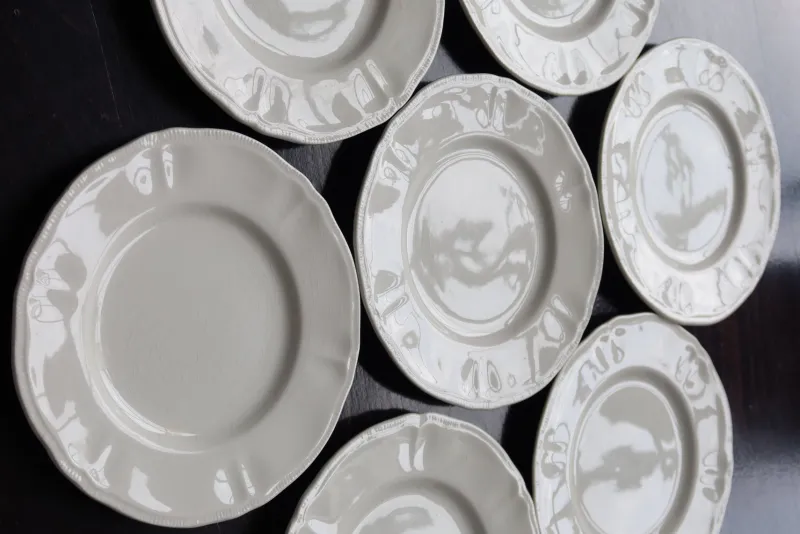 Pamono Vintage Ivory Earthenware Dessert Plates by Marli Fretwork, 1980s, Set of 10> Dinner Plates & Bowls