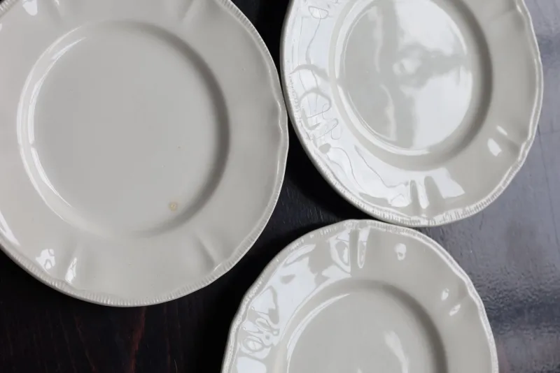 Pamono Vintage Ivory Earthenware Dessert Plates by Marli Fretwork, 1980s, Set of 10> Dinner Plates & Bowls