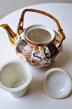 Pamono Vintage Japanese Imari Tea Service in Gilt Porcelain, 1950s, Set of 21><noscript><img width=