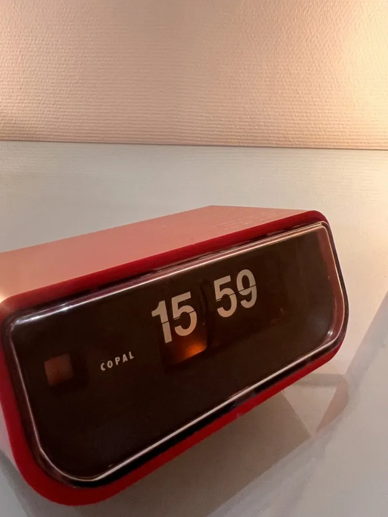 Pamono Vintage Japanese Red Copal Clock, 1970s> Clocks