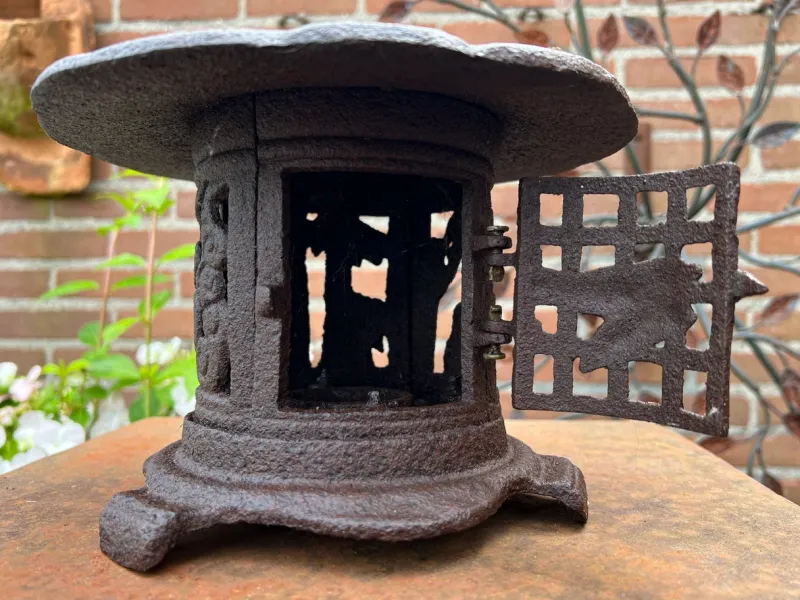 Pamono Vintage Japanese Style Cast Iron Pagode Garden Lantern, 1970s> Garden Accessories