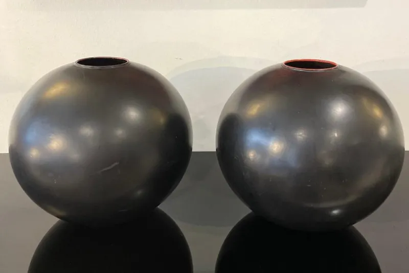 Online Pamono Vintage Japanese Vase in Black Metal, 1960