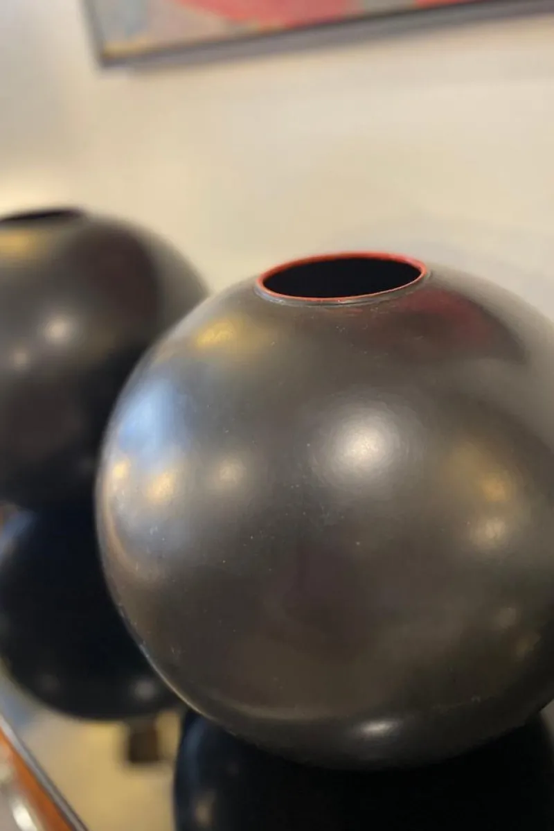 Online Pamono Vintage Japanese Vase in Black Metal, 1960