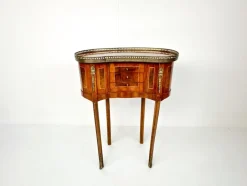 Pamono Vintage Kidney-Shaped Side Table with Brass Details><noscript><img width=