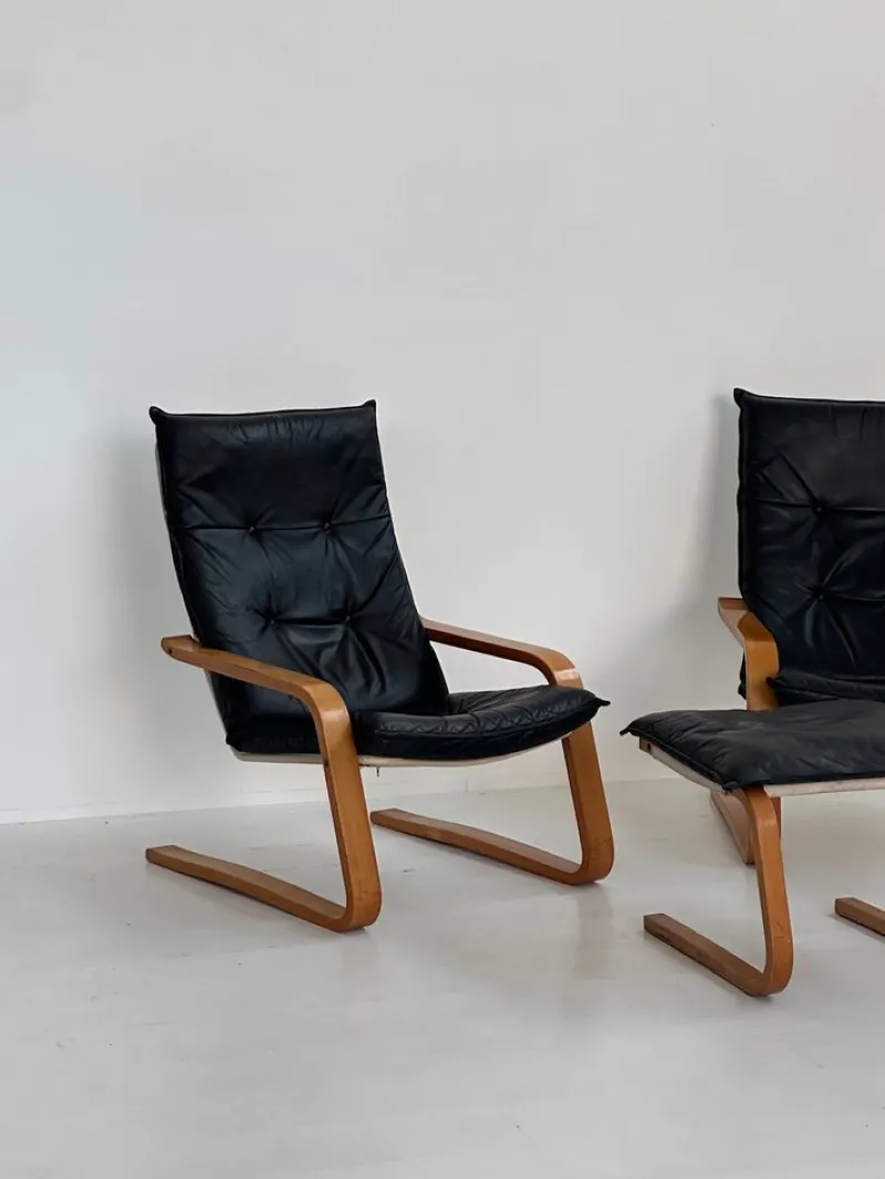 Sale Pamono Vintage Leather Armchairs and Pouf, 1970s, Set of 3