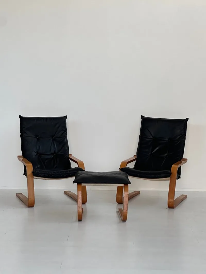 Sale Pamono Vintage Leather Armchairs and Pouf, 1970s, Set of 3