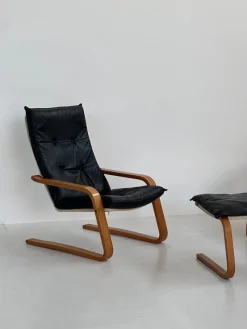 Sale Pamono Vintage Leather Armchairs and Pouf, 1970s, Set of 3